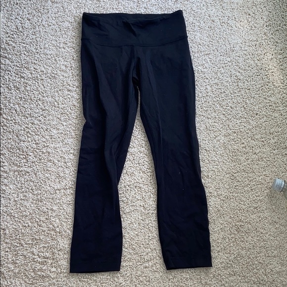 Black 3/4 length lululemon leggings - Picture 1 of 3